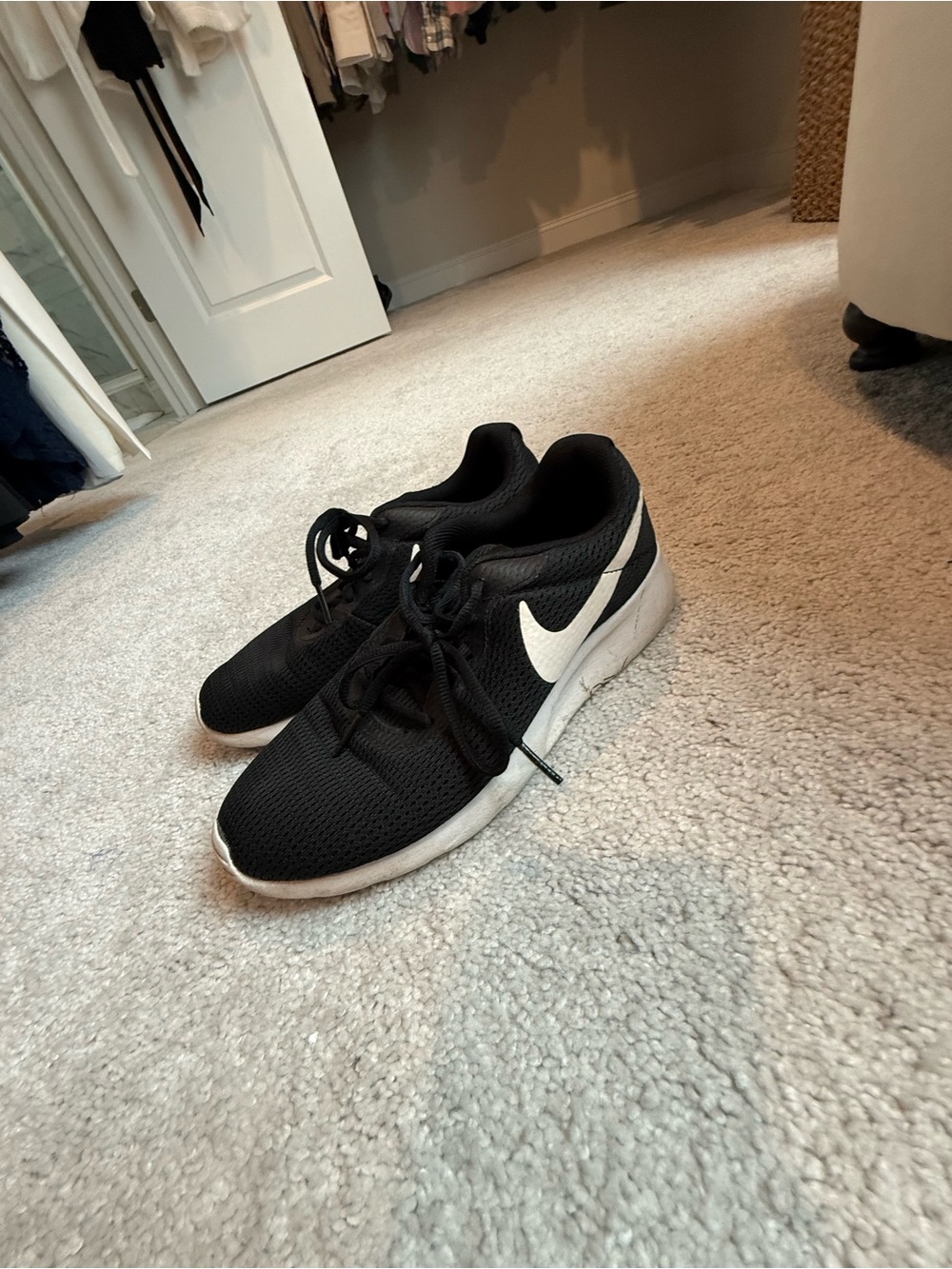 Nike women’s cross trainer sneakers